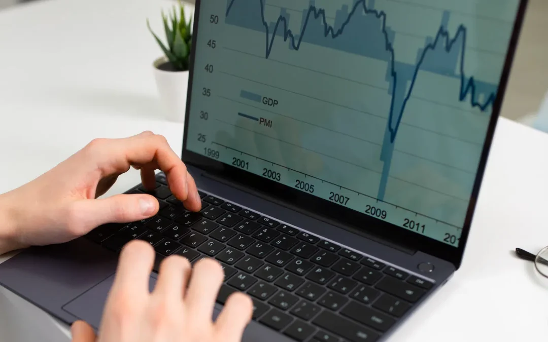 What Is the Difference Between Outsourced Financial Analytics and Business Intelligence?